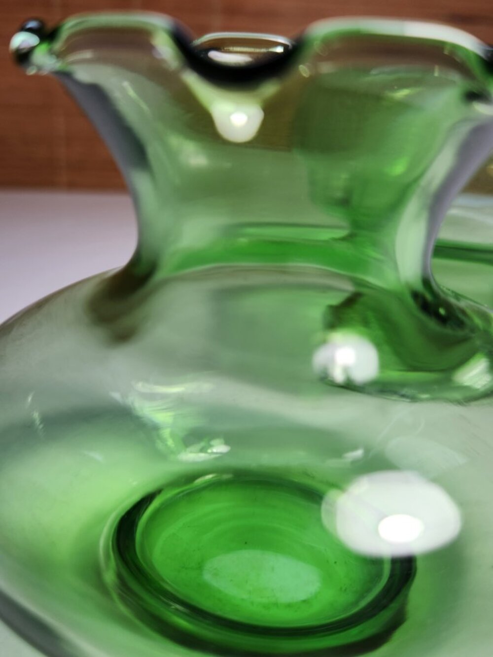 Vintage Emerald Green Glass Ruffled Bud Vases Bulbous Hand Blown Pair Set of 2 - Picture 7 of 8